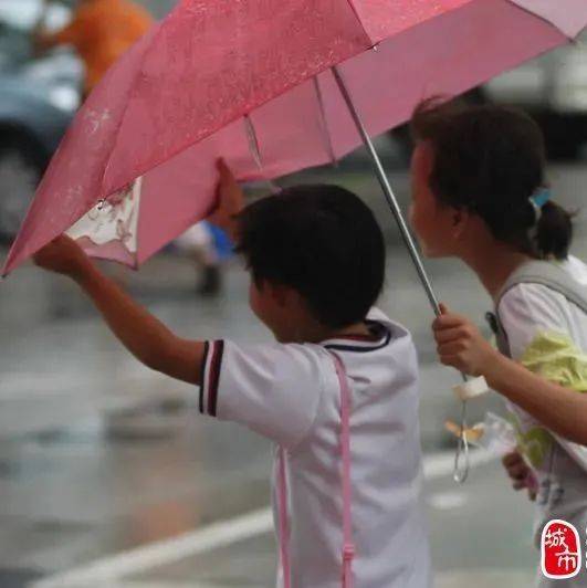 老照片 | 风雨中的人们 2007年台风直击_钟德_互动_琼海