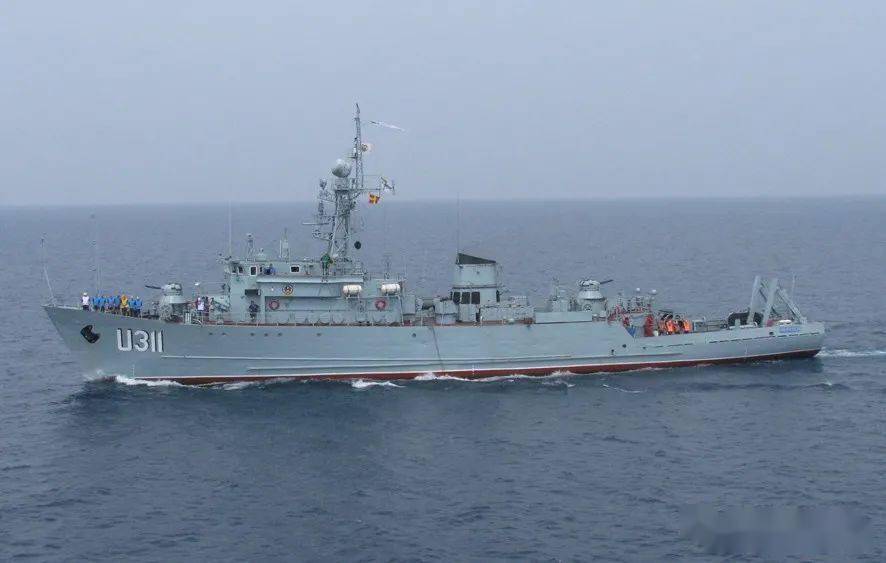 2艘"猎鹰"级猎潜艇,俄军缴获时就没造完,目前依然在船坞里呆着.