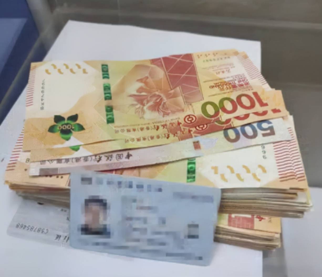 男子随身带十几万现金出境被海关查办_搜狐网