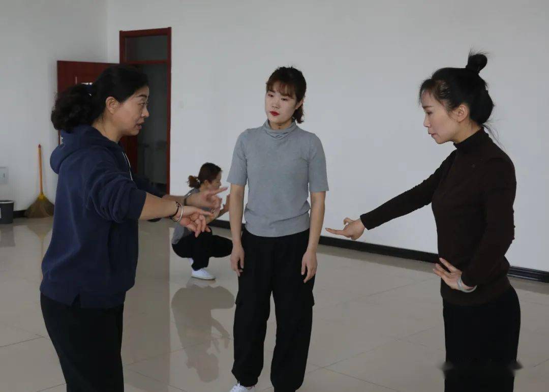 抗疫情"艺"起来长治市上党梆子剧团大练功_李慧琴_防护_排练厅