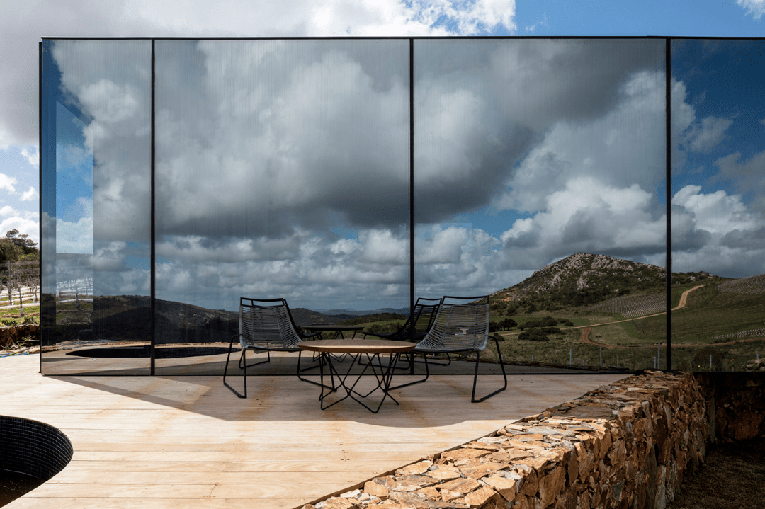 营造内外双向景观空间studio remco siebring镜子屋隐于森林深处曼谷