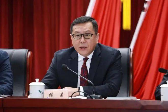 文学正历任民航华北空管局局长,民航局空管局副局长.