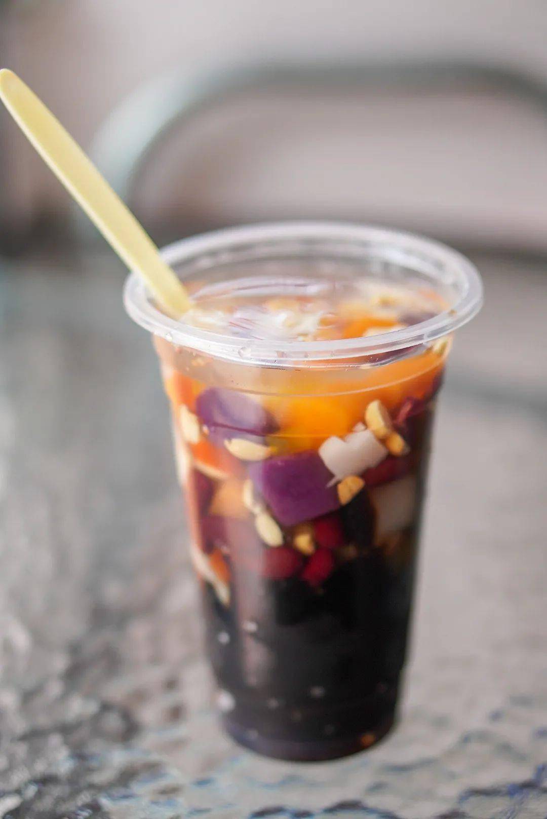 会复炸一次的炸鸡排,入口酥脆喷香,配着人气款烧仙草,甜蜜的蜂蜜水和