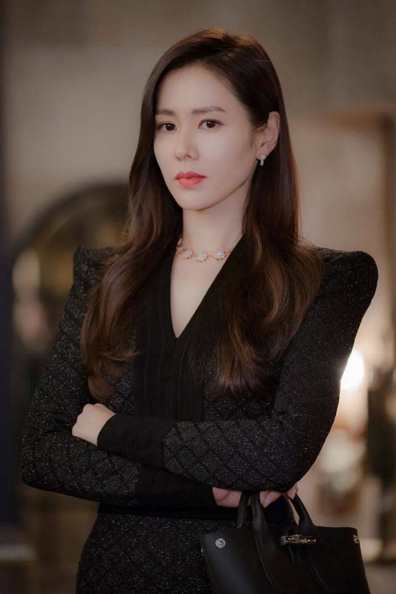 tony比起Lisa同款发色，我们更关心你长不出来的头发.....