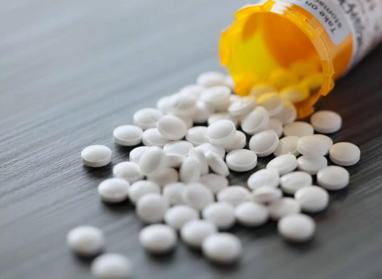 头孢配酒说走就走除了饮酒6种药物也不要跟头孢混着吃