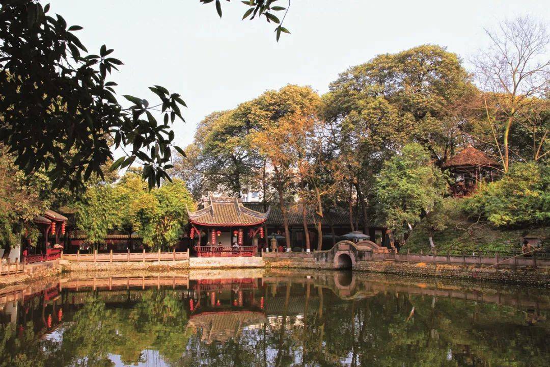 北门城墙的中部有望雪楼,原为新繁县北名胜,清同治年间尚存.