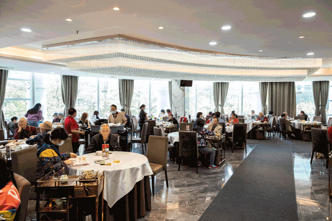 在佛山,御海湾大酒楼是佛山老街坊们,都知道的老牌酒楼.