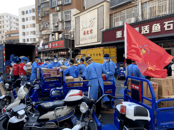 就業群體的代表根據南山區防疫通告,白石洲東社區需要實行封閉式管理