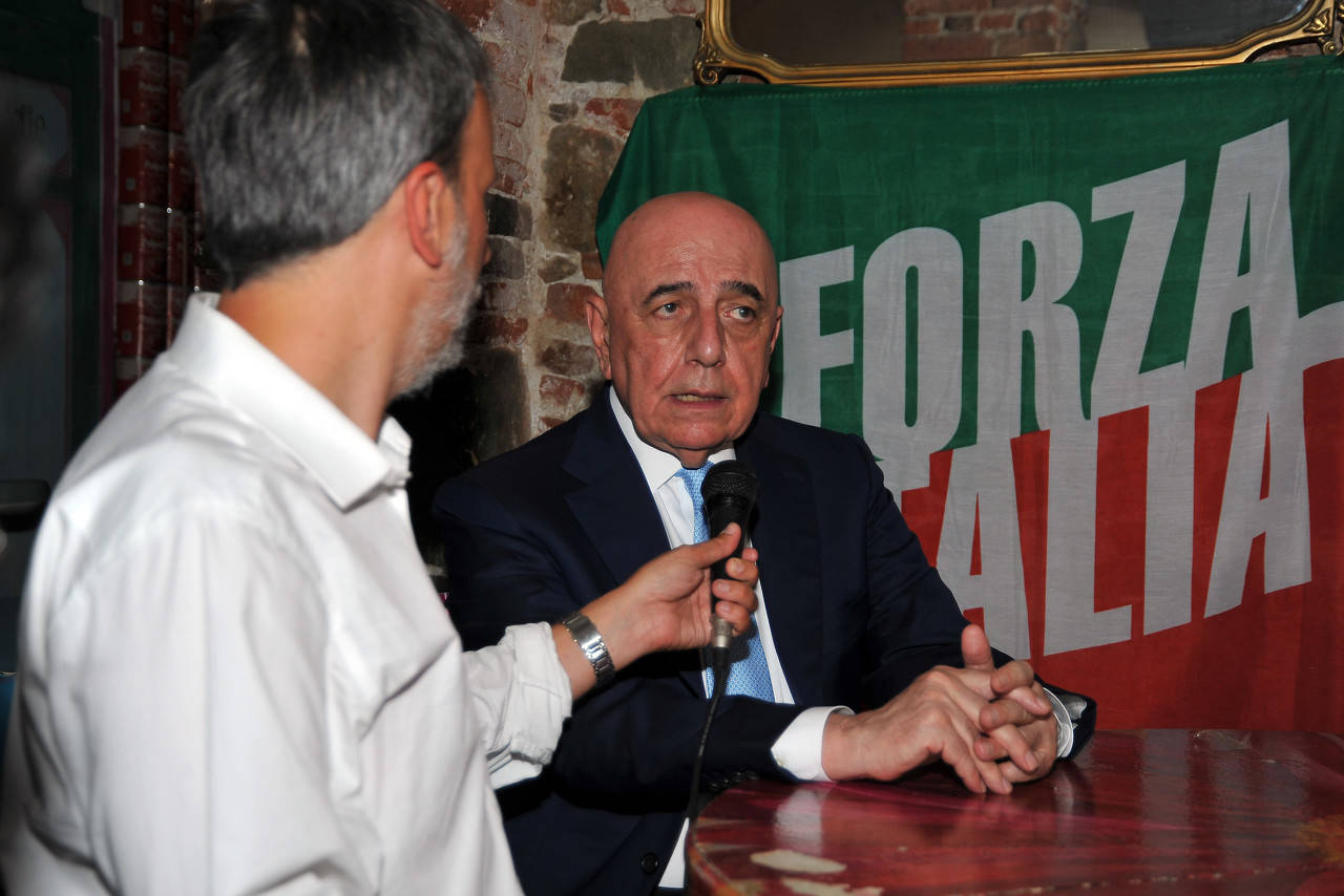 米兰|加利亚尼：当时米兰低价签下范巴斯滕，因能给出比巴萨更好的合同