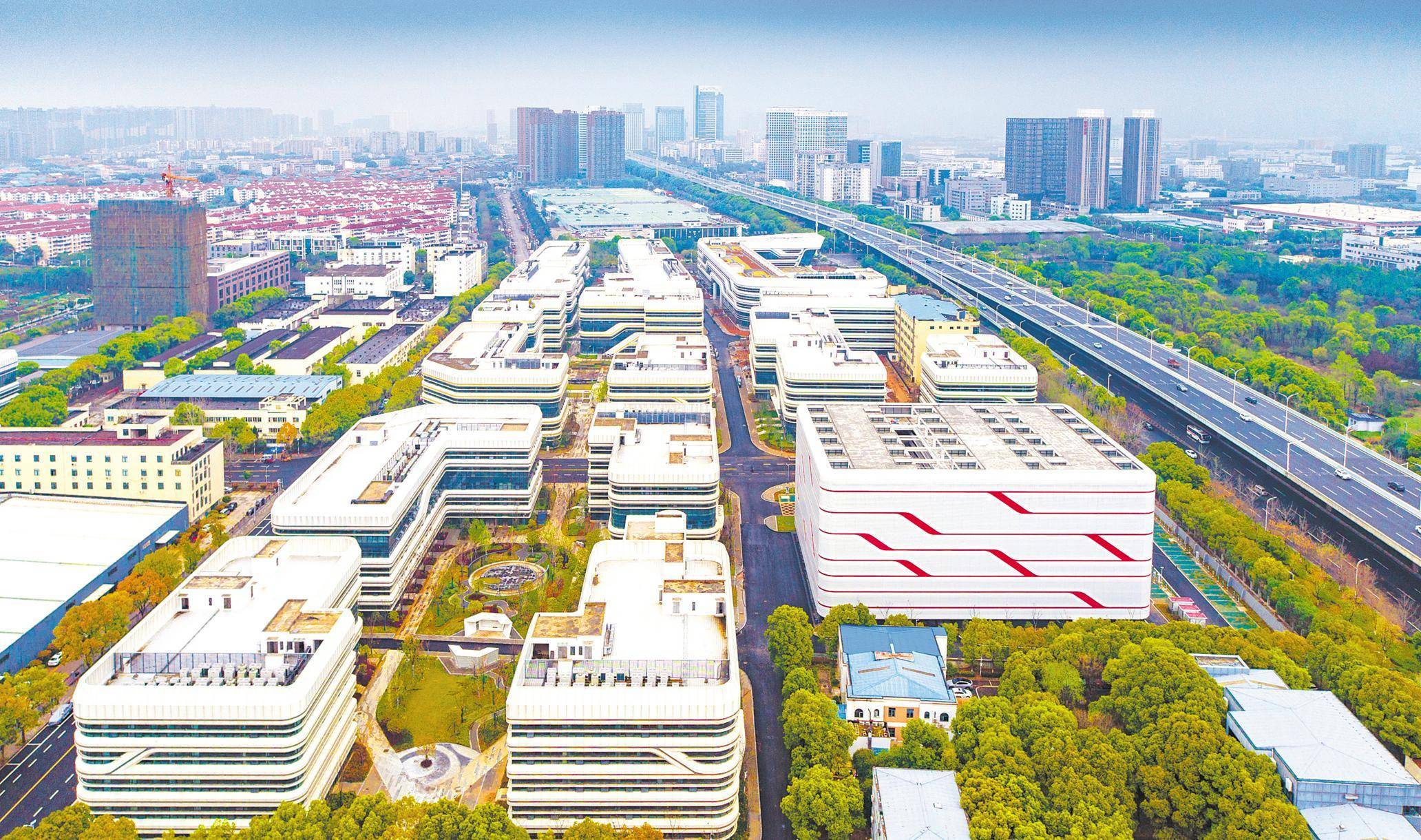 武汉经开工业园制造变智造