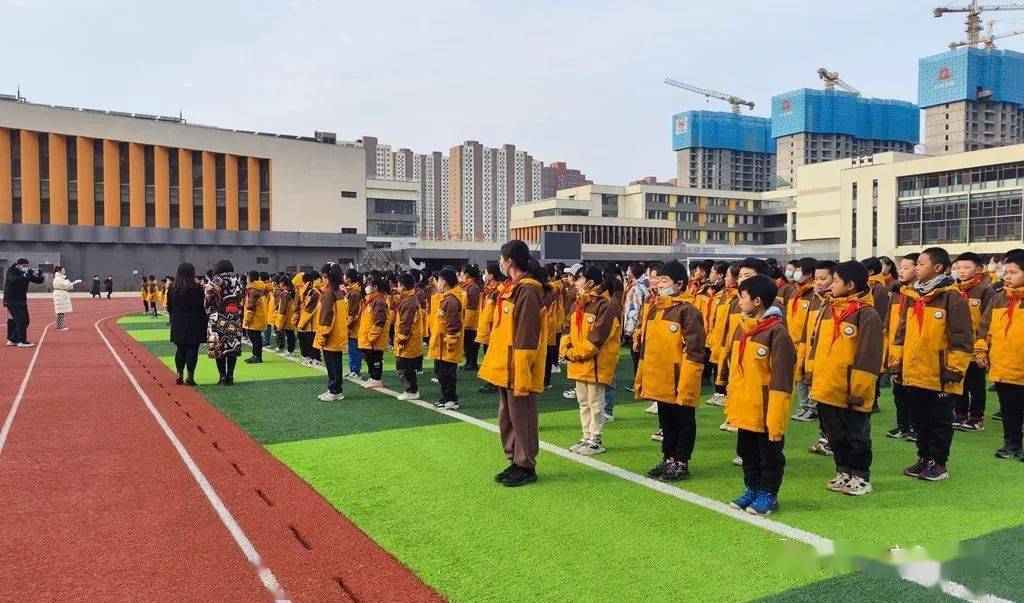 保定双减进行时前进小学新学期晨会解读塞罕坝精神密码