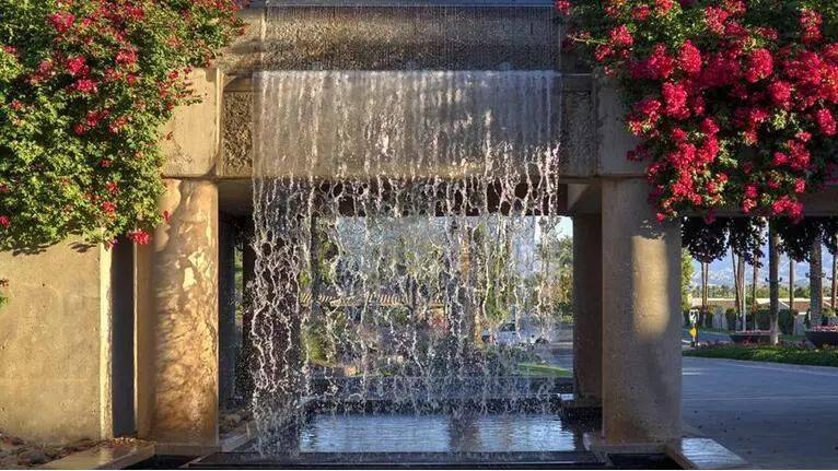 好看的水景水幕帘都在别人家的庭院