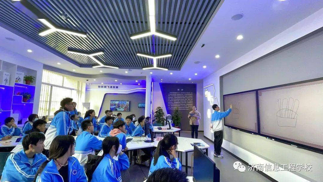 “万众一网通杯”湖南省大学生微创业大赛启动