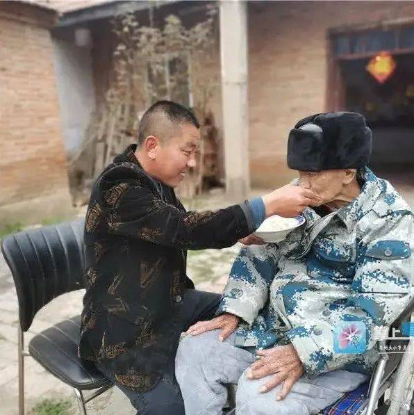 暖心!亳州好侄儿,照顾瘫痪大伯12年!_张志刚_时候_好人
