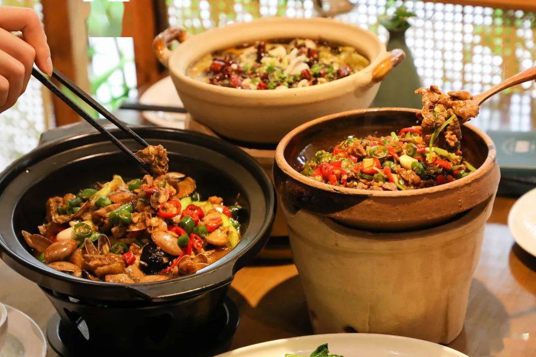 湖南常德的钵子菜,好下饭湘菜,一直是桂林人外出聚餐的菜系首选.