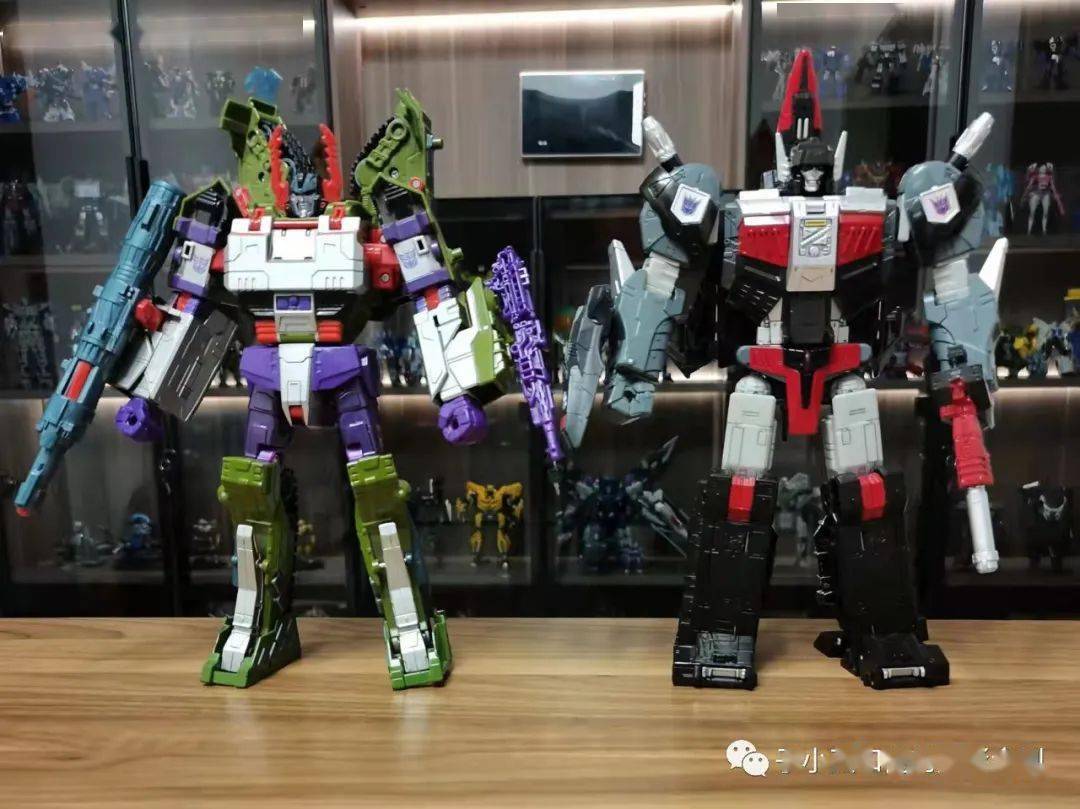 【评玩具】子小天：岑测评《变形金刚 IDW系列 A版舰队威震天，块大料足，可以一入》_履带_细节_造型