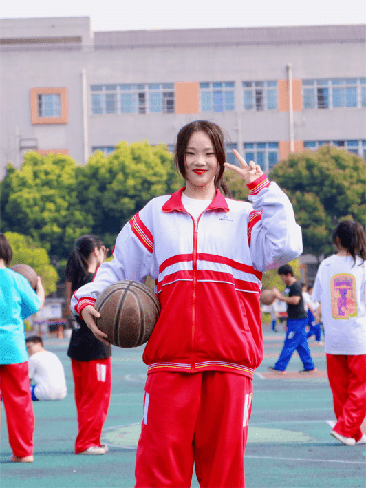 春日校园礼仪职中的春光灿烂风也温柔