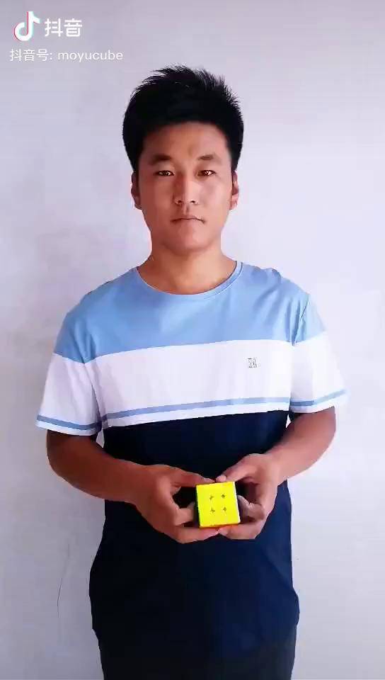魔方闯哥又来啦热爱魔方的农村小伙周闯背后还原魔方