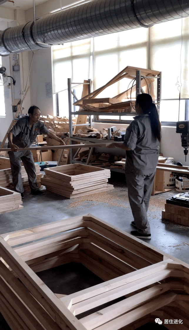 活动家具工厂的木工车间,主材以实木为主活动家具工厂的木工车间,主材