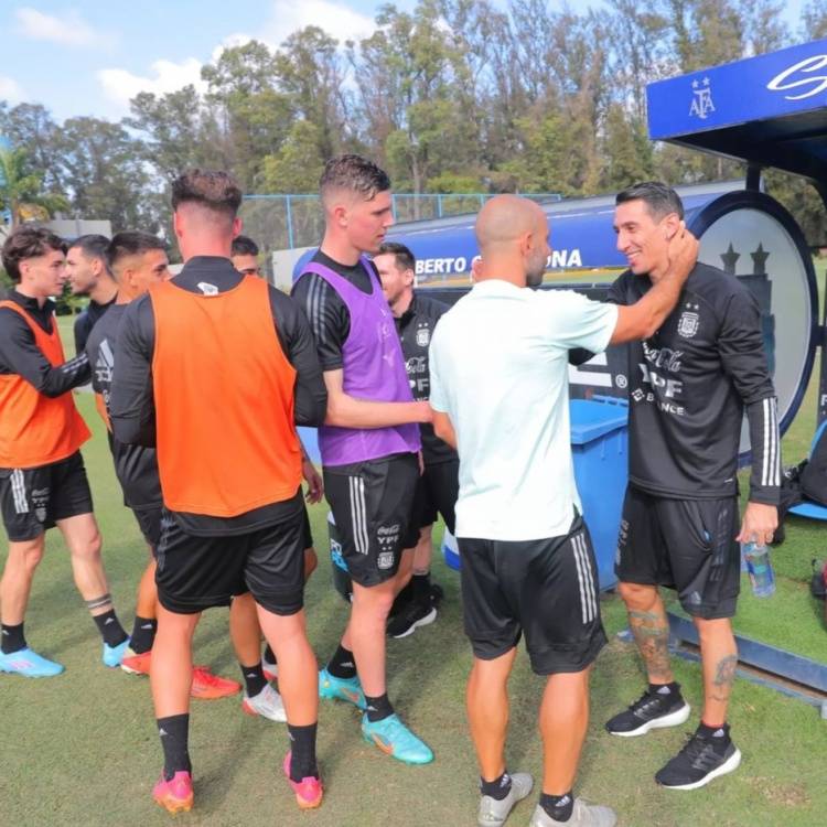 直播|梅西观摩阿根廷U20国家队训练，马斯切拉诺目前担任主帅