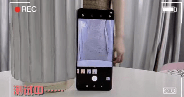 如一加在2020年推出的一款产品具备"透视相机"功能,能够让部分被拍摄