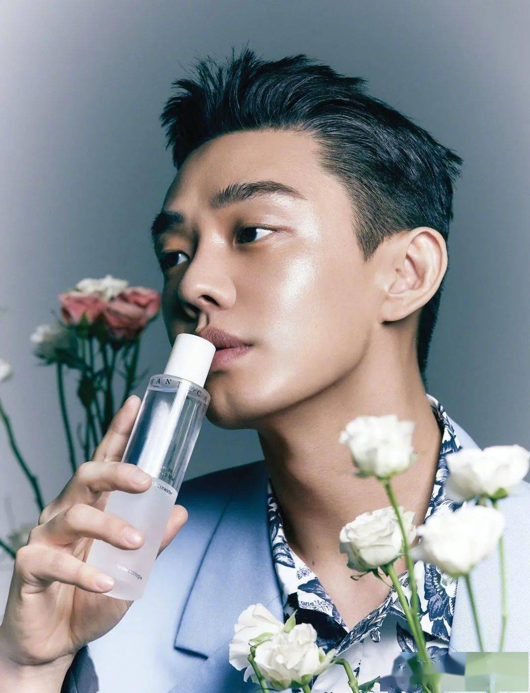 组图影帝刘亚仁allure杂志封面大片绿色主题春意盎然