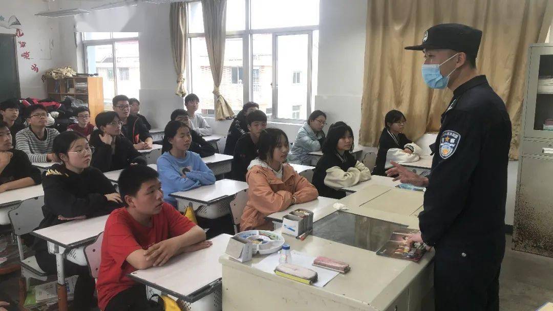 98王林小学98城关中学98二职校部分学校邀请派出所民警进校园