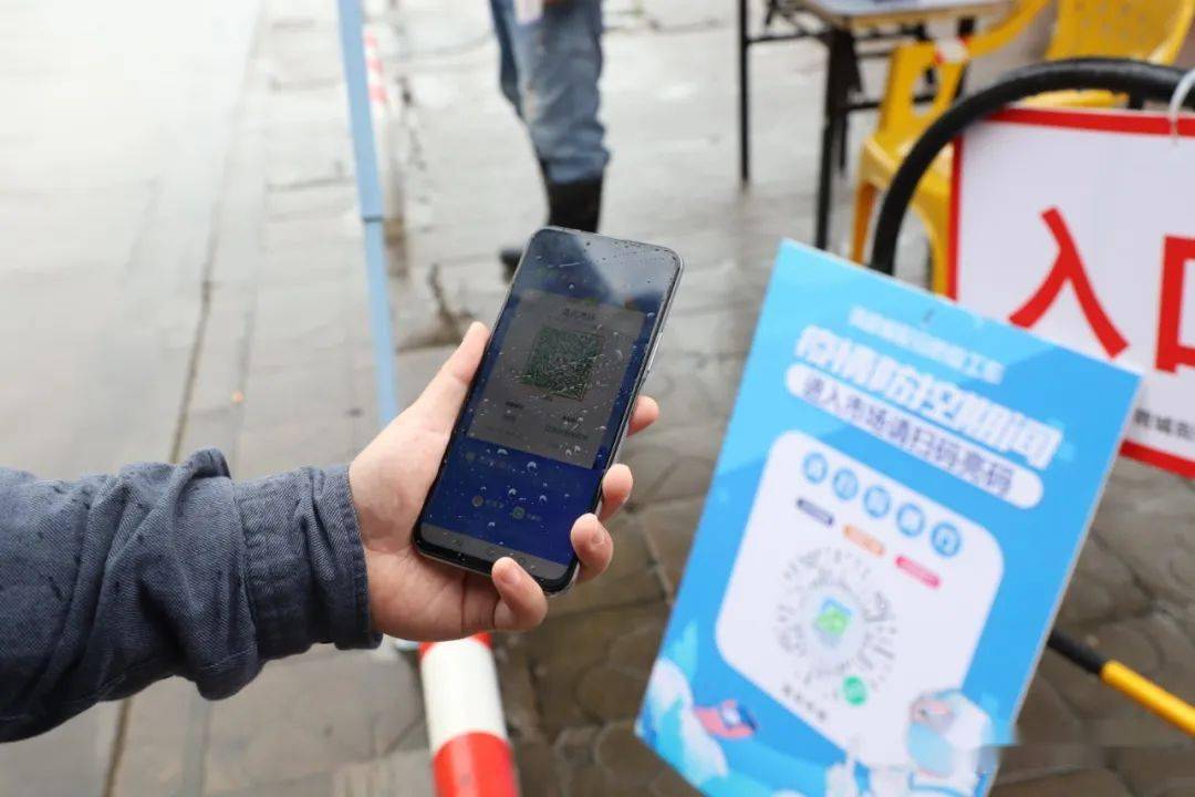 周知!请广大市民进入农贸市场自觉佩戴口罩,配合亮码测温