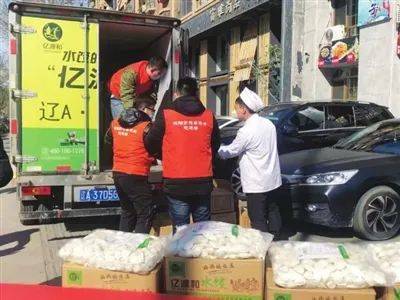 物流运抵大东区,沈阳市民政局社会组织党委办公室主任陈曦现场督导,大