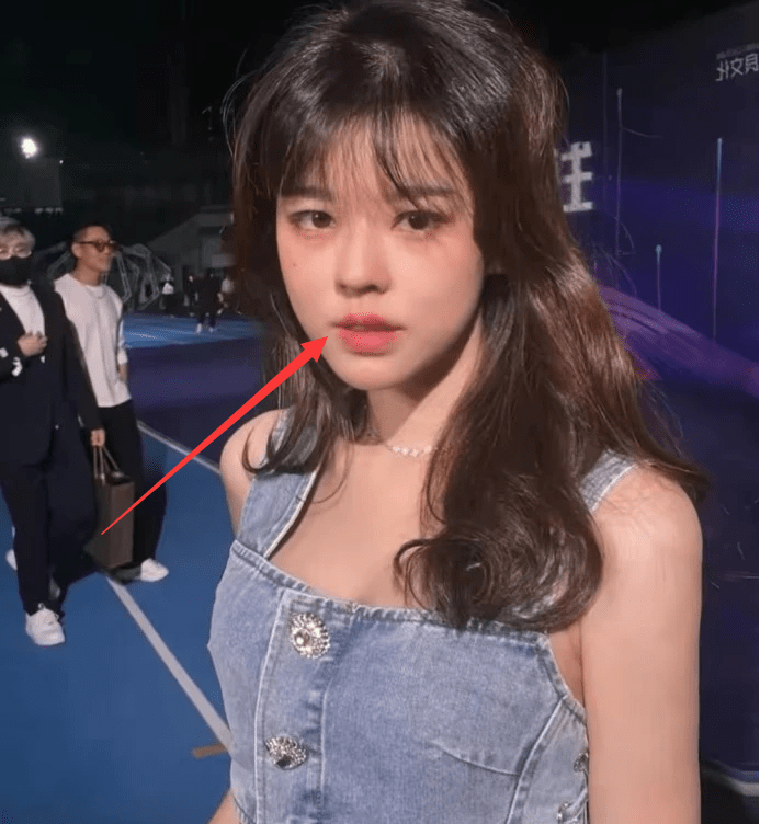 "沫子耀阳公开连麦"两人相约周六甜蜜双排,网友:感觉有点甜_文闻言