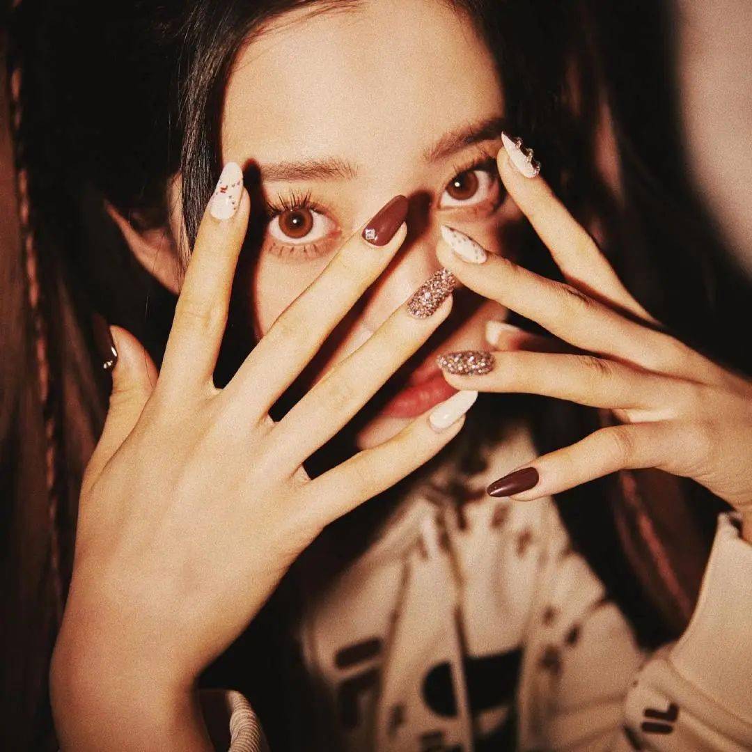 扒一扒女明星们最爱的美甲~快来get同款!_款式_孔雪儿_爱心 - 新快网