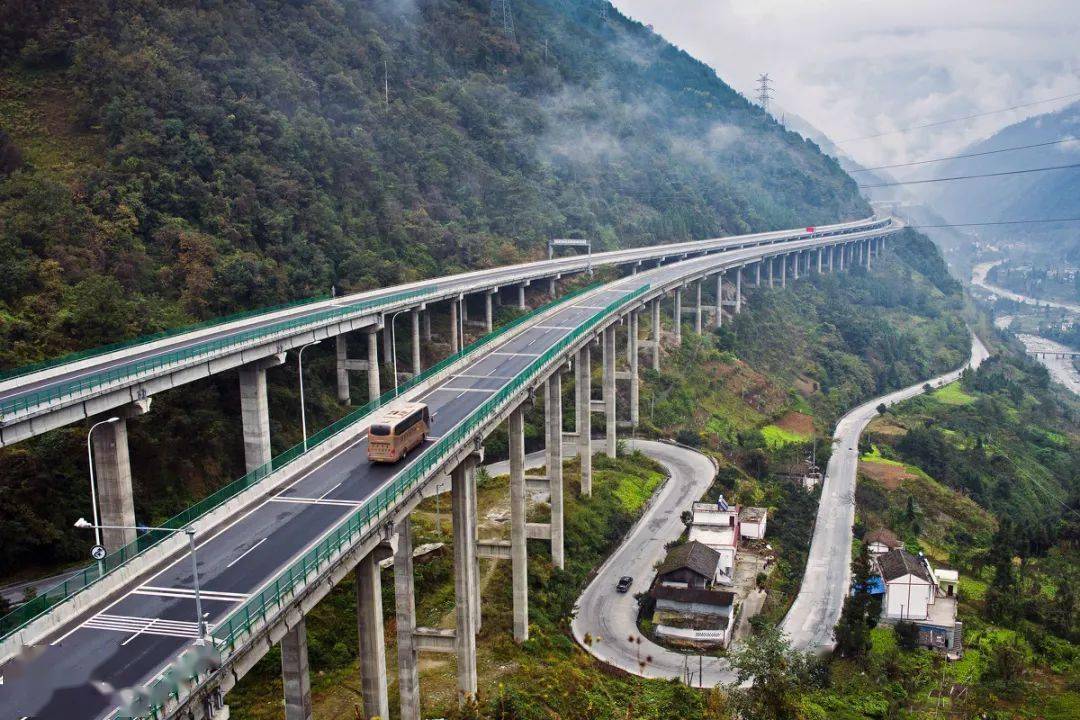 中国最美公路雅西高速川西生态画廊
