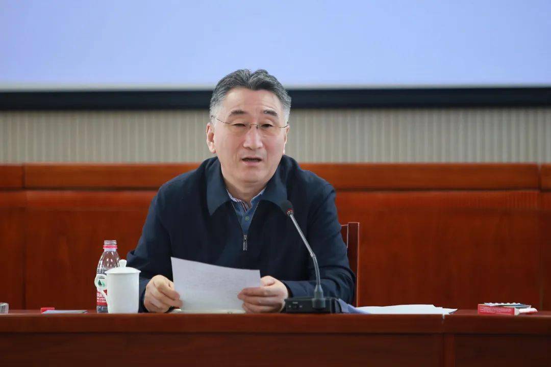 3月26日上午,市委社会工委书记,市清明临时指挥部常务副总指挥徐志军