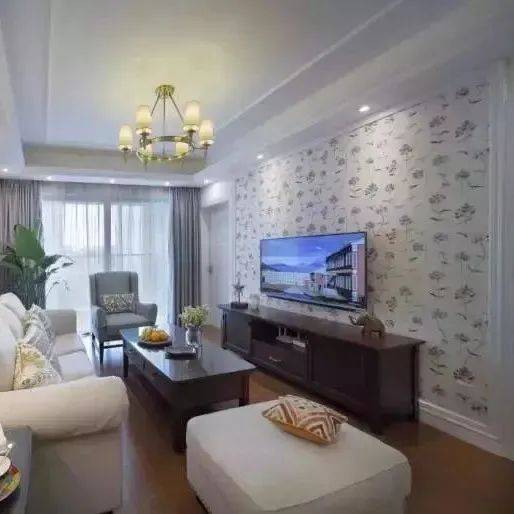 小户型客厅可以贴上壁纸,简单又好看,关键能省不少钱_电视_装饰_装修
