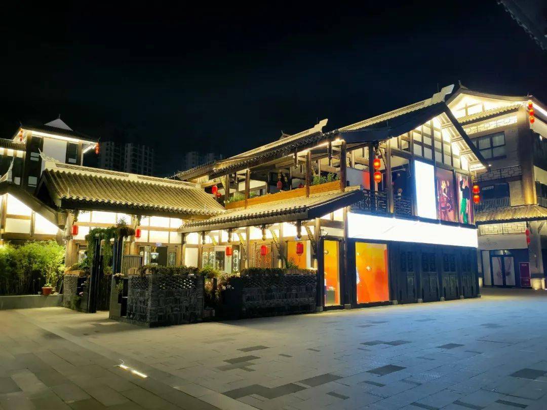 南充仿古建筑西巷的夜景还是很美丽