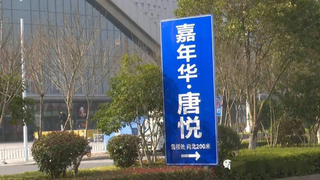 遮挡视线的房企广告牌,进入交警和城管"视线"!_宝应_路口_一定的