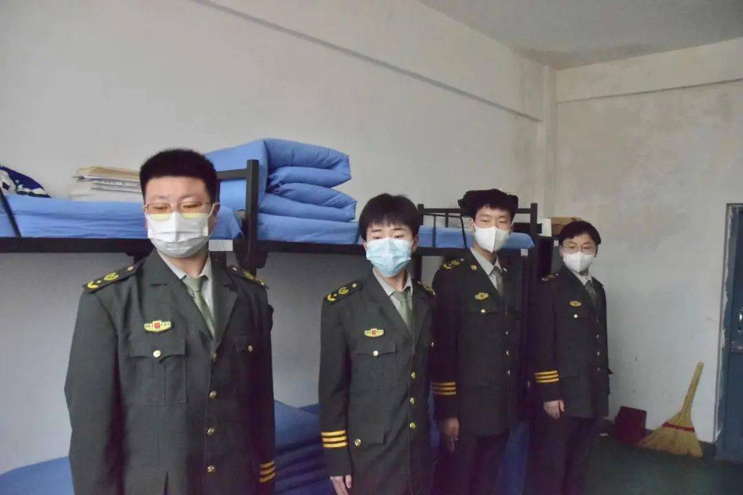 相聚云端,同心抗疫,红色传承——我校举行“云升旗仪式”