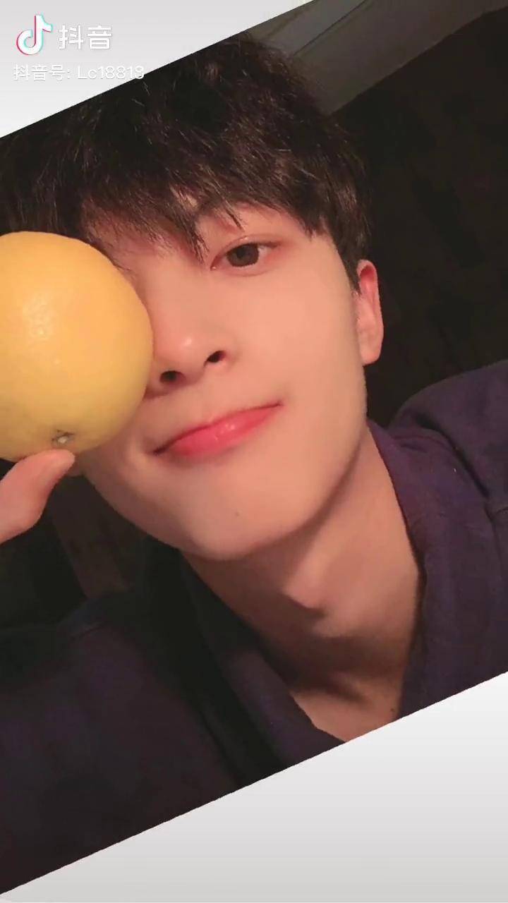 认识下18岁185家里三套房五辆车会唱跳rap打篮球体育生嗯都不是我