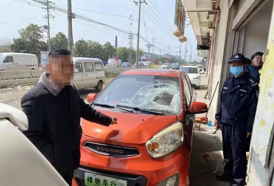 泰州一电动三轮车肇事逃逸,因"不放心"事后还返回现场_李某_伤者_监控