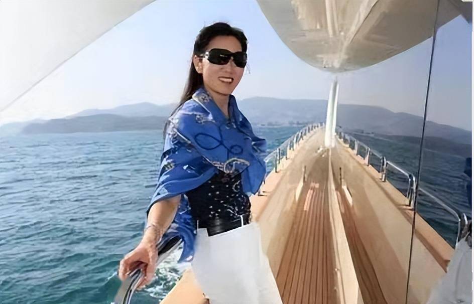 林宁2年帮老公王健林还债2000亿嫁不嫁首富我都是豪门