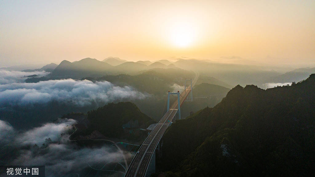 美景|贵州黔南：贵黄高速公路晨雾飘绕 美景宜人