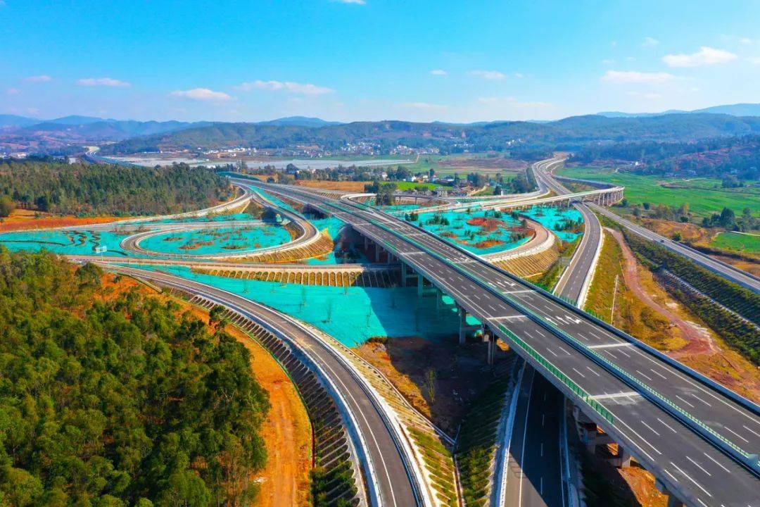 续写云南第一路新篇章写在新楚大高速公路建成通车之际