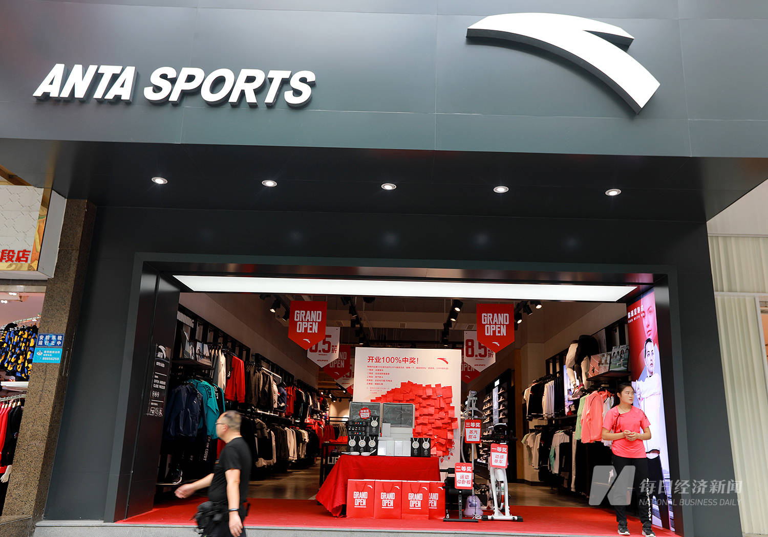 安踏体育的2021年销售及分销开支大幅增长股东应占溢利增长496