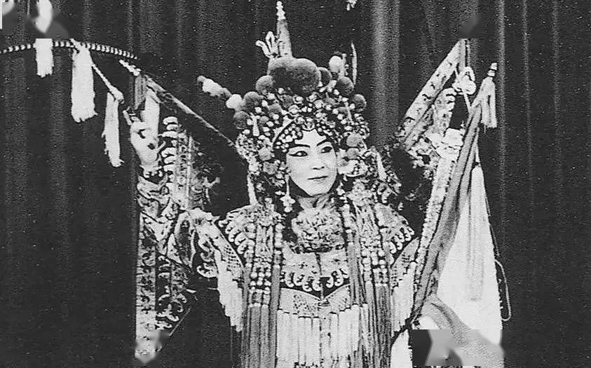 "梅兰芳版 京剧《穆桂英挂帅》剧照保家卫国的英雄事迹歌颂着杨家将