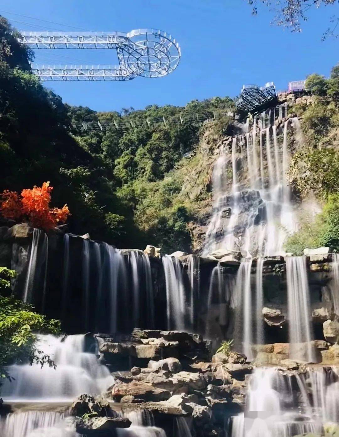 在古龍峽網紅地標『網紅河谷』能聽見溪水潺潺溪流沿著河邊的長廊觀景