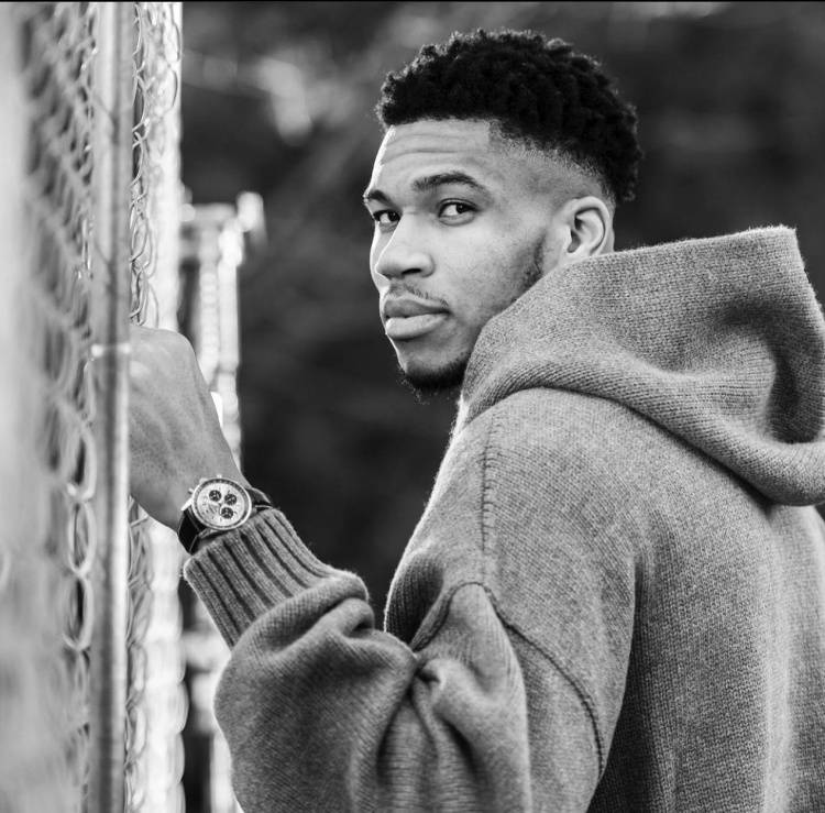 字母哥晒帅气照:我当个模特你觉得怎么样?09