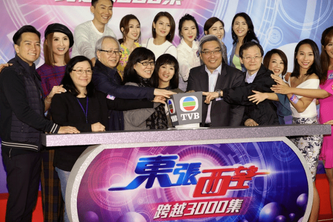 传高薪挖角tvb旧班底搞新《东张西望》!