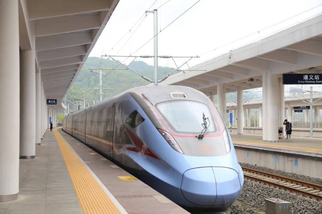 重庆西—大理g2849次,新增修文县站15:33到,15:41开.