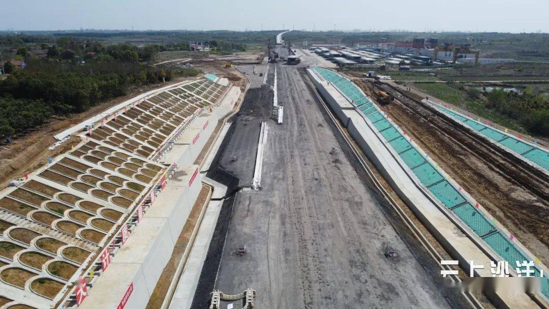 沙洋西高铁站建设施工忙