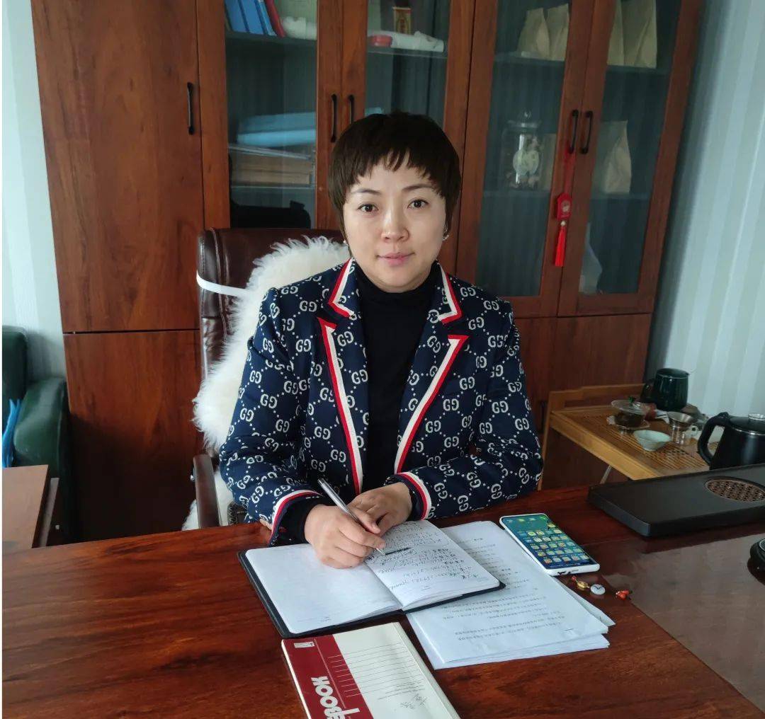 风采小韭菜做成大产业河南省乡村出彩巧媳妇系列风采展之张娟